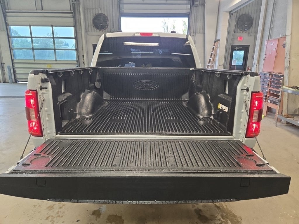 Used 2021 White Ford XLT image 2