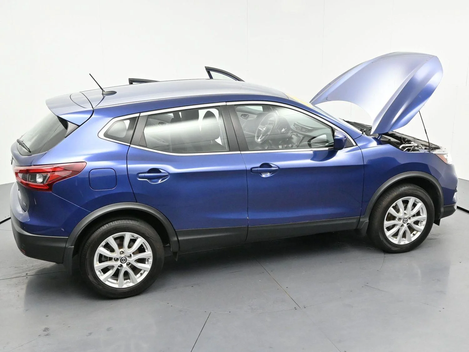 Used 2022 Caspian Blue Metallic Nissan S image 36