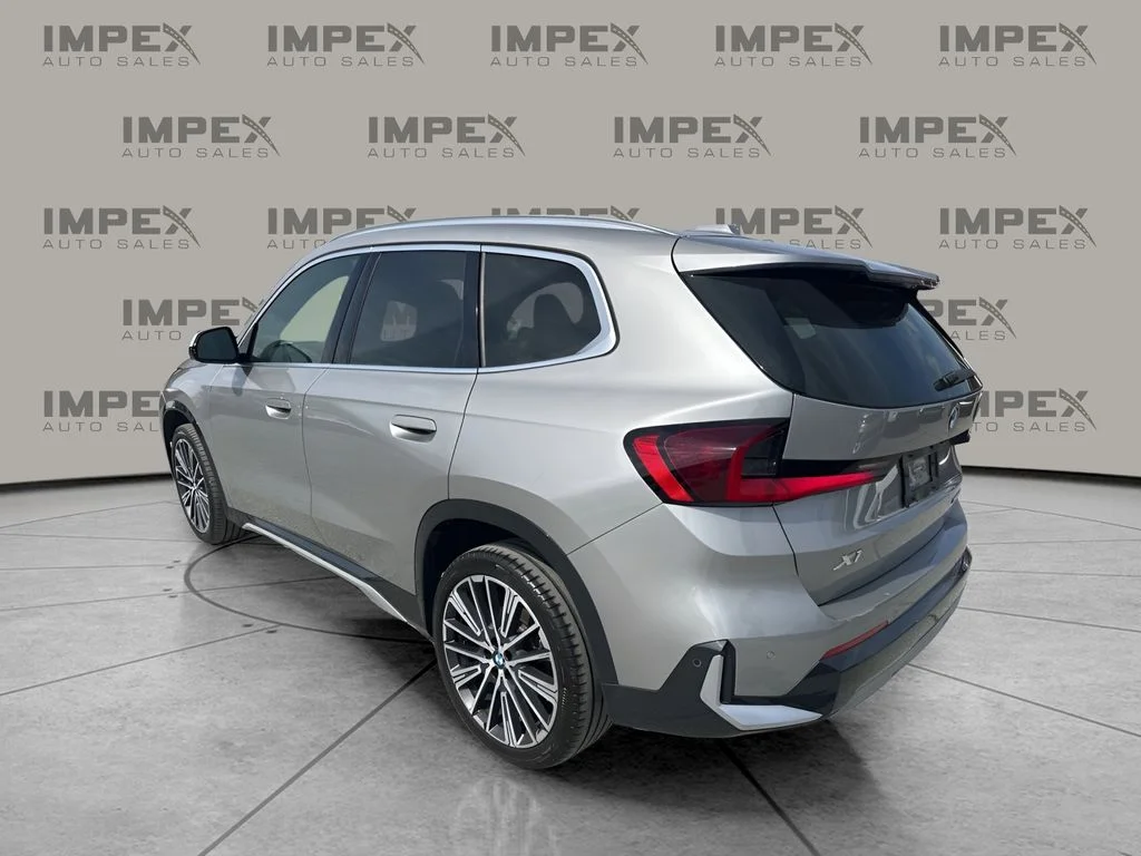 Used 2023 Silver BMW xDrive28i image 3