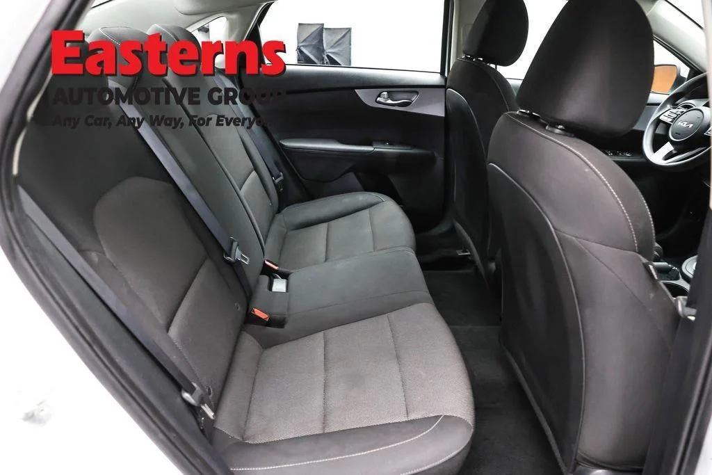 Used 2023 White Kia LXS image 24