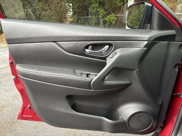 Used 2017 Red Nissan S image 25