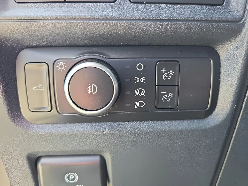 Used 2022 White Ford  image 33