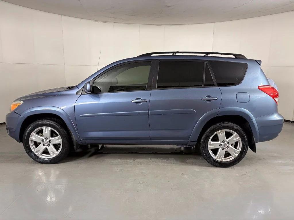 Used 2007 Blue Toyota Sport image 5