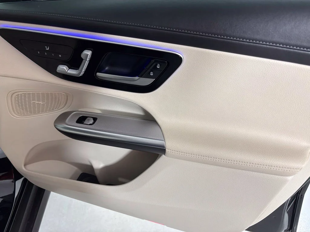 Used 2025 White Mercedes-Benz GLC 300 image 15