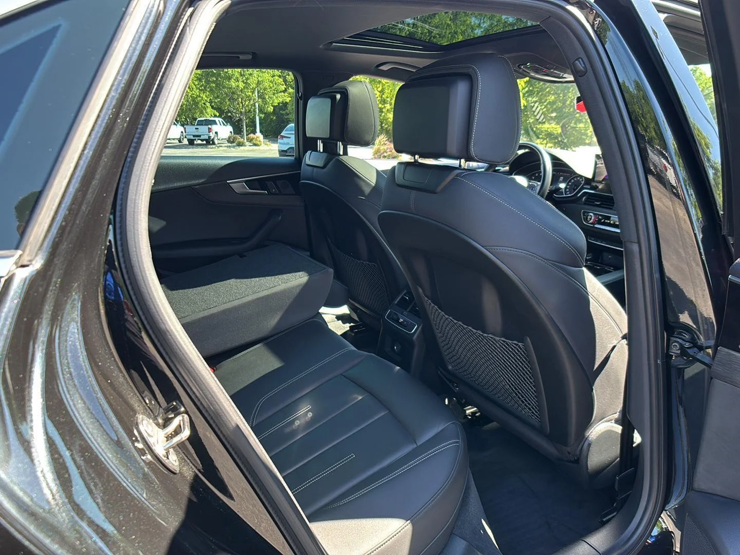 Used 2020 Mythos Black Metallic Audi Premium image 18