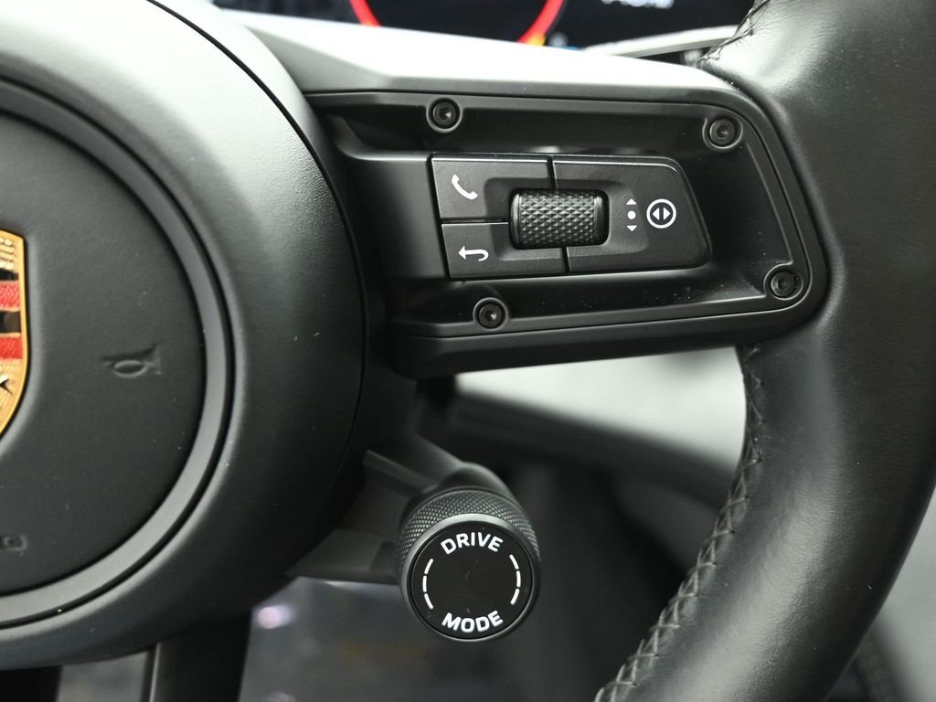 2024 PORSCHE TAYCAN - Image 12