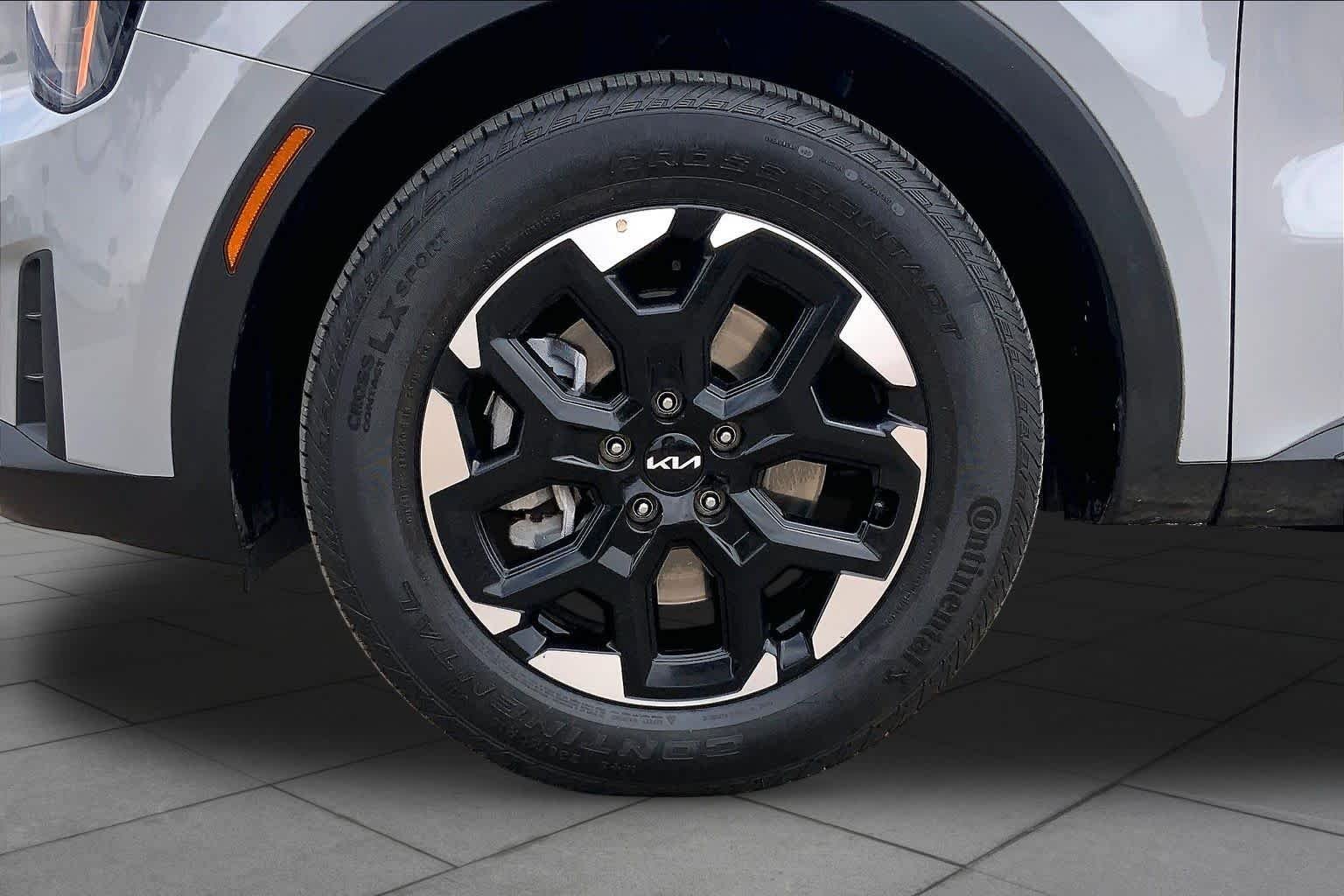 Used 2025 Wolf Gray Kia S image 11