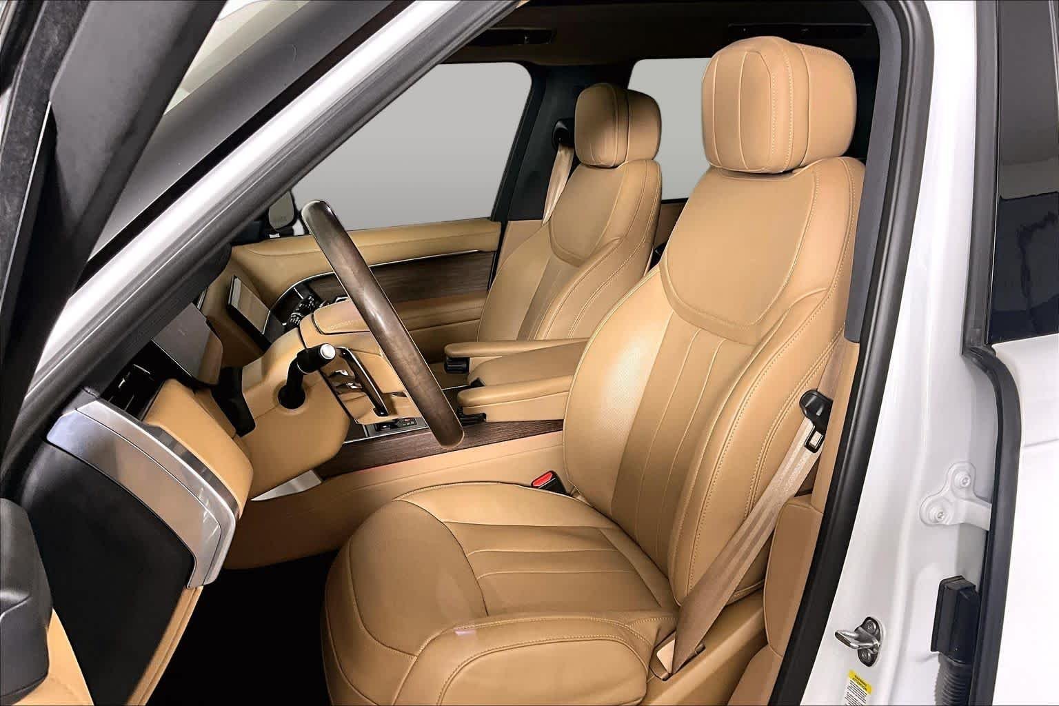 Pre-Owned 2025 Land Rover Range Rover SE