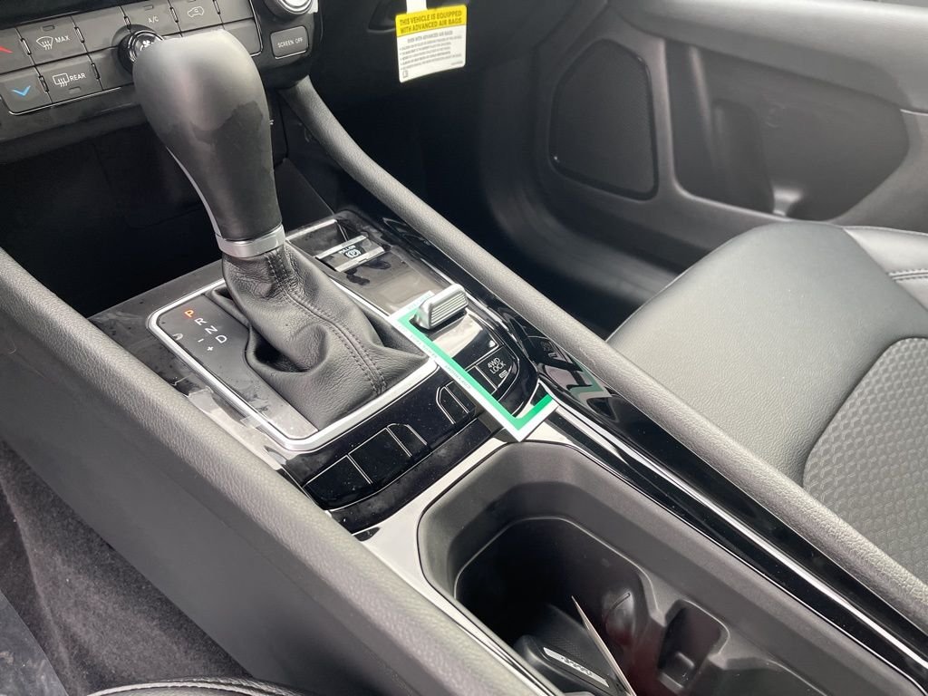 New 2026 Bright White Clear-Coat Exterior Paint Jeep Latitude image 18