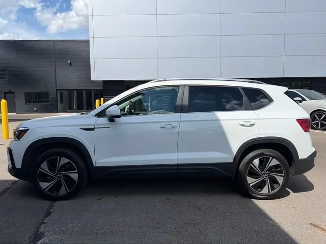 Used 2024 Pure White Volkswagen SE image 6