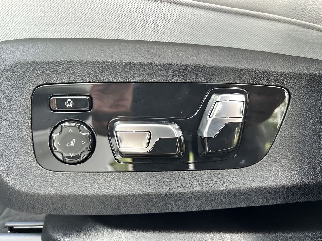 2026 BMW XM Base - Photo 16