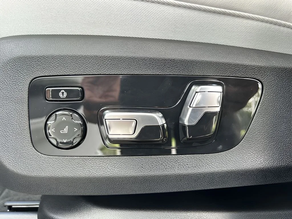 2026 BMW XM Base - Photo 16