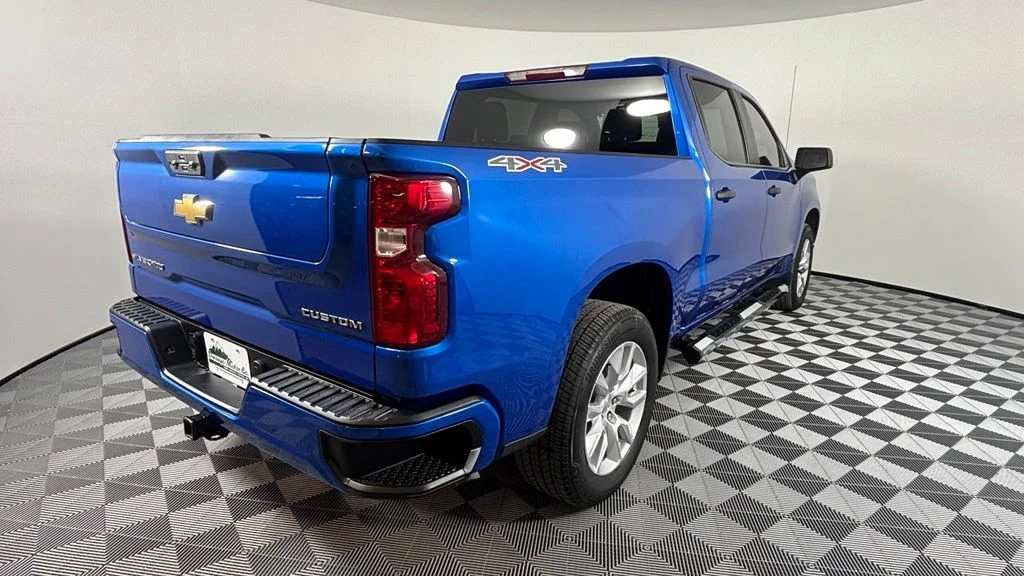 Used 2023 Blue Chevrolet Custom image 15