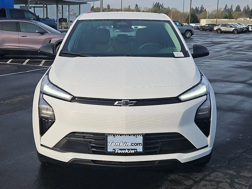 New 2027 Summit White Chevrolet LT image 9