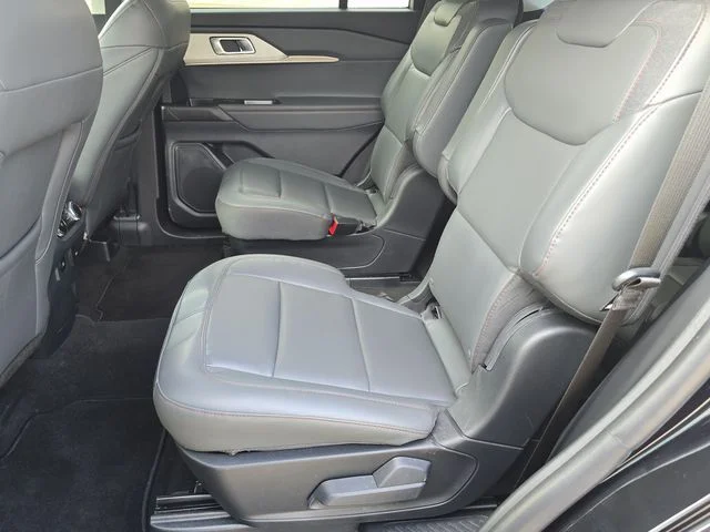 Used 2026 Agate Black Metallic Ford Active image 24