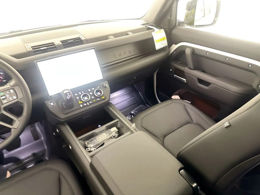 New 2026 Fuji White Land Rover X-Dynamic SE image 23