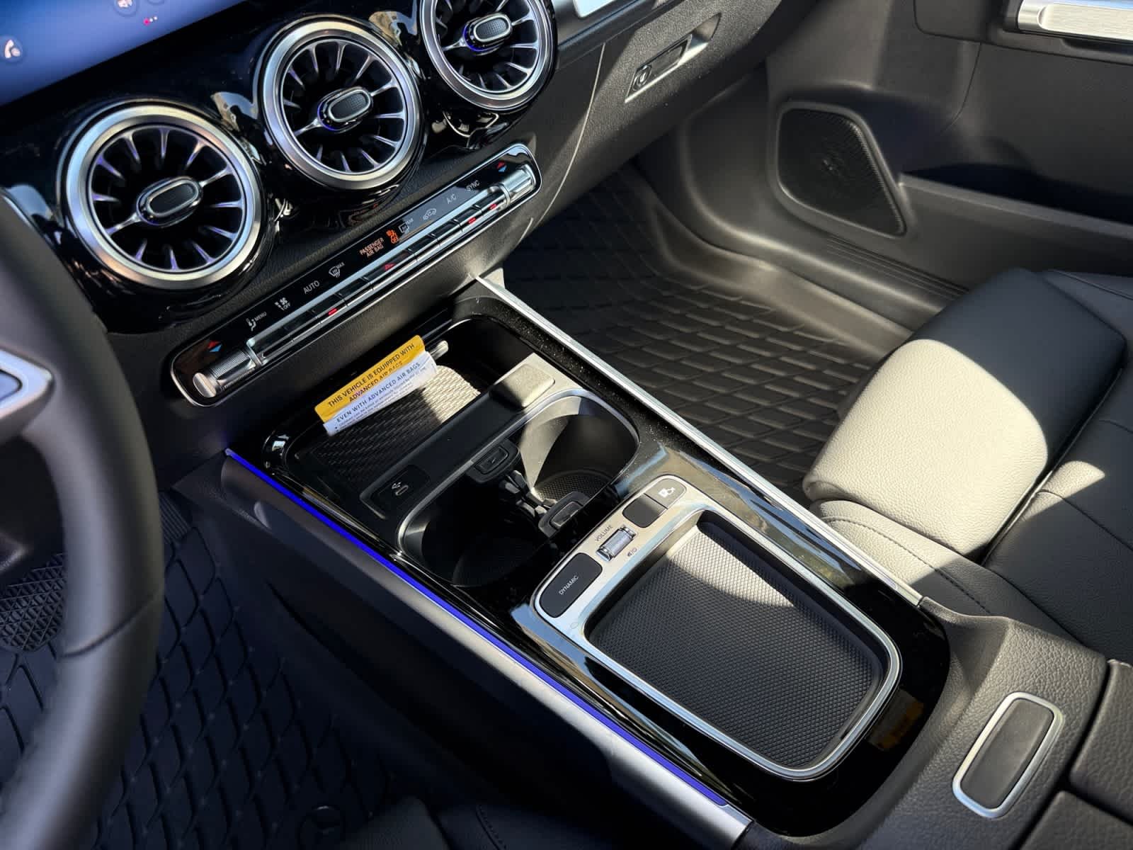 New 2026 Polar White Mercedes-Benz GLB 250 image 23