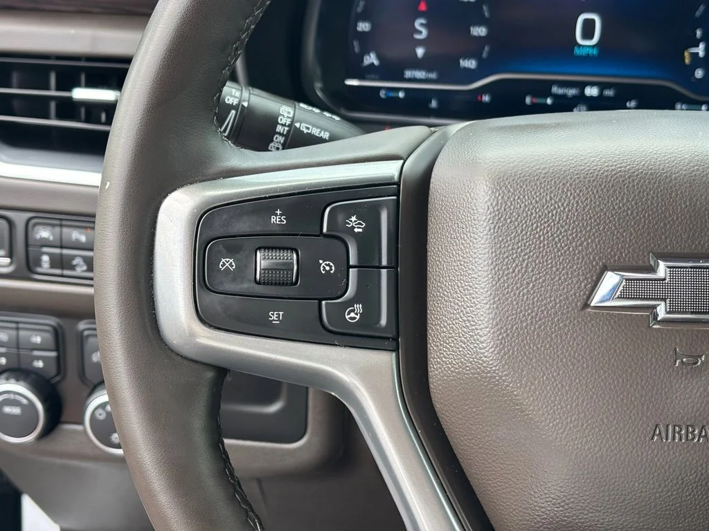 Used 2023 White Chevrolet Z71 image 18