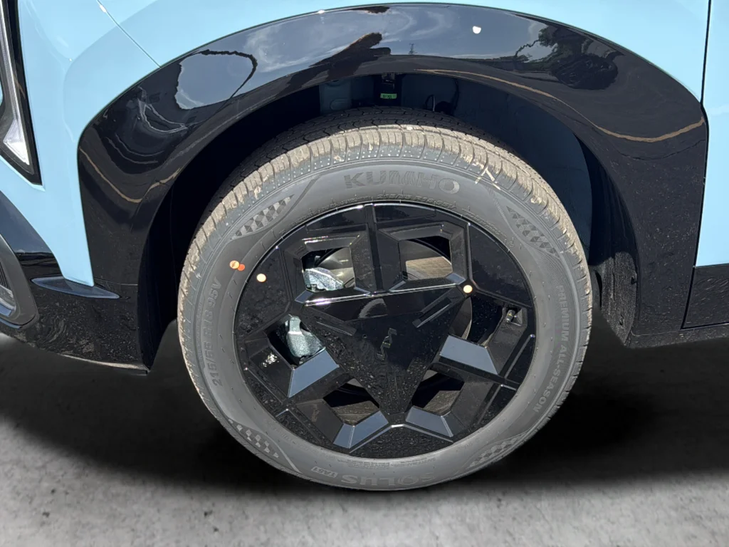 New 2027 Frost Blue / Black Roof Kia X-Line S image 29