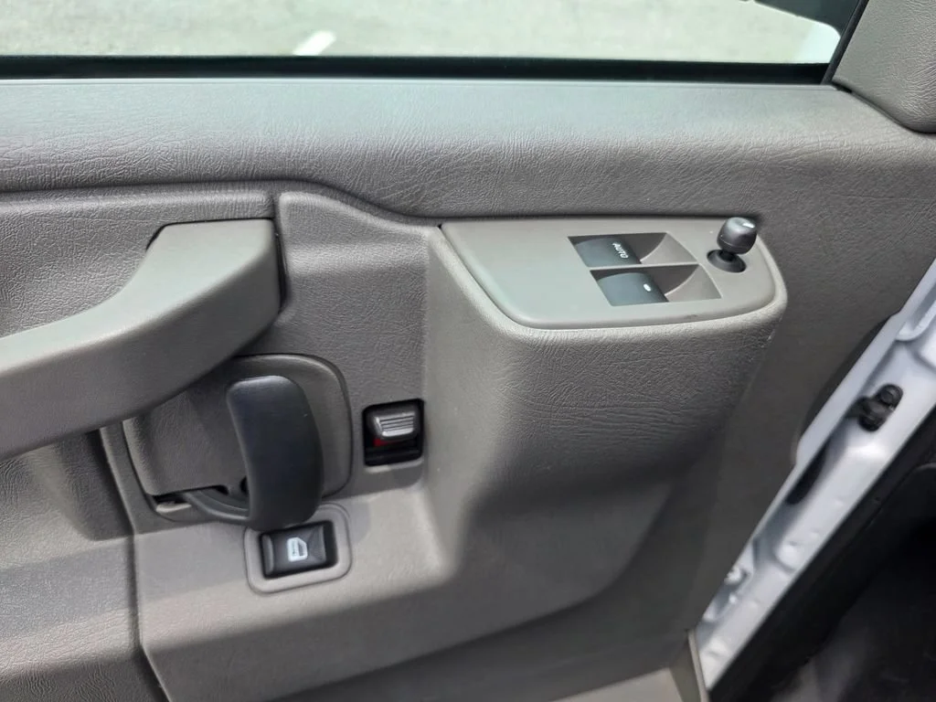 Used 2025 Summit White Chevrolet WT image 15