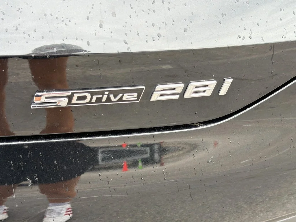 Used 2019 Black BMW sDrive28i image 11