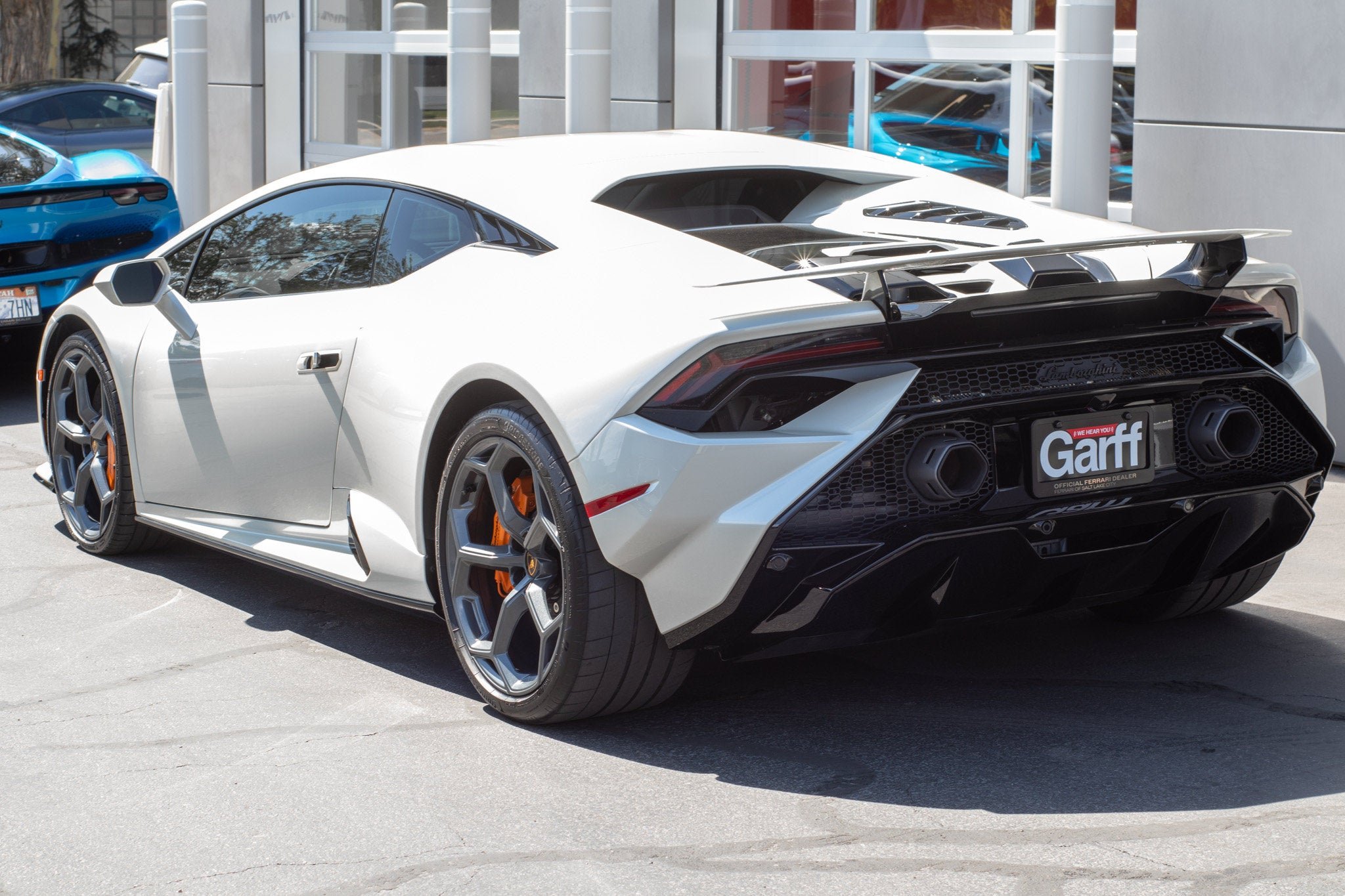 Used 2024 White Lamborghini Coupe image 3