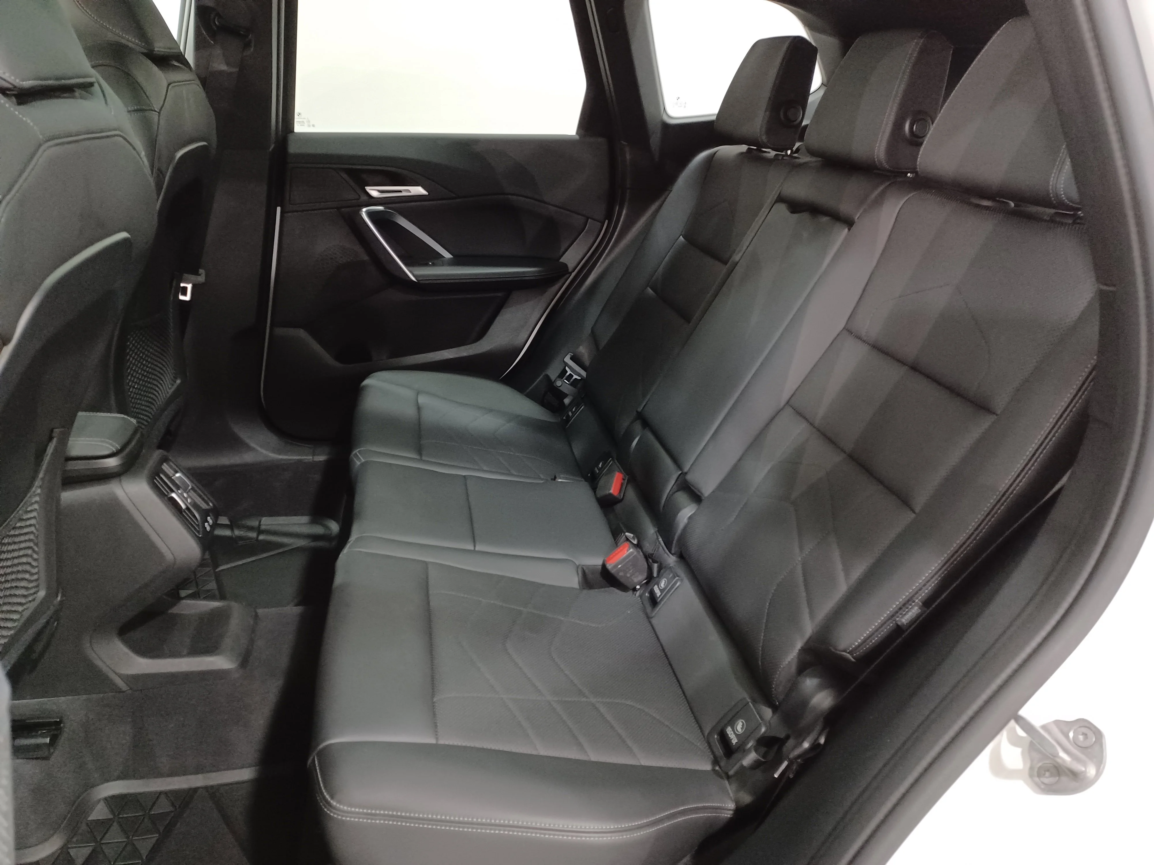 Certified Used 2023 Mineral White Metallic BMW xDrive28i*Nav | Htd Steering Wheel | Pano Roof | Htd Leather | Lane Keep Assist | Rain Sense Wipers image 11