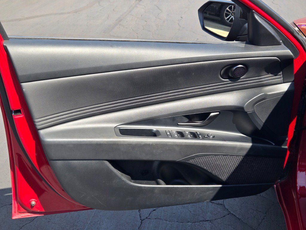 2025 Hyundai Elantra SEL - Photo 18