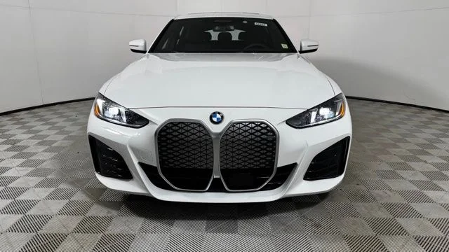 New 2026 Alpine White BMW xDrive40 image 2
