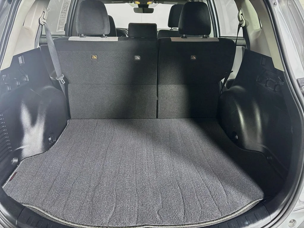 Used 2018 Silver Sky Metallic Toyota XLE image 21