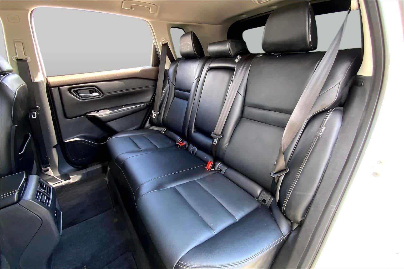 Used 2022 Pearl White Tricoat Nissan SL image 20