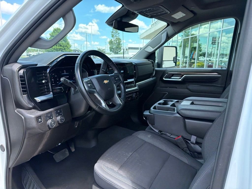 Used 2025 White Chevrolet LT image 18