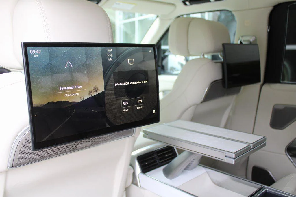 New 2024 Ostuni Pearl White Land Rover SV image 27