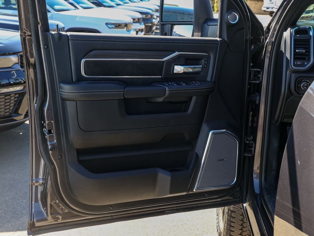 New 2026 Granite Crystal Metallic Clear-Coat Exterior Paint RAM Laramie image 21