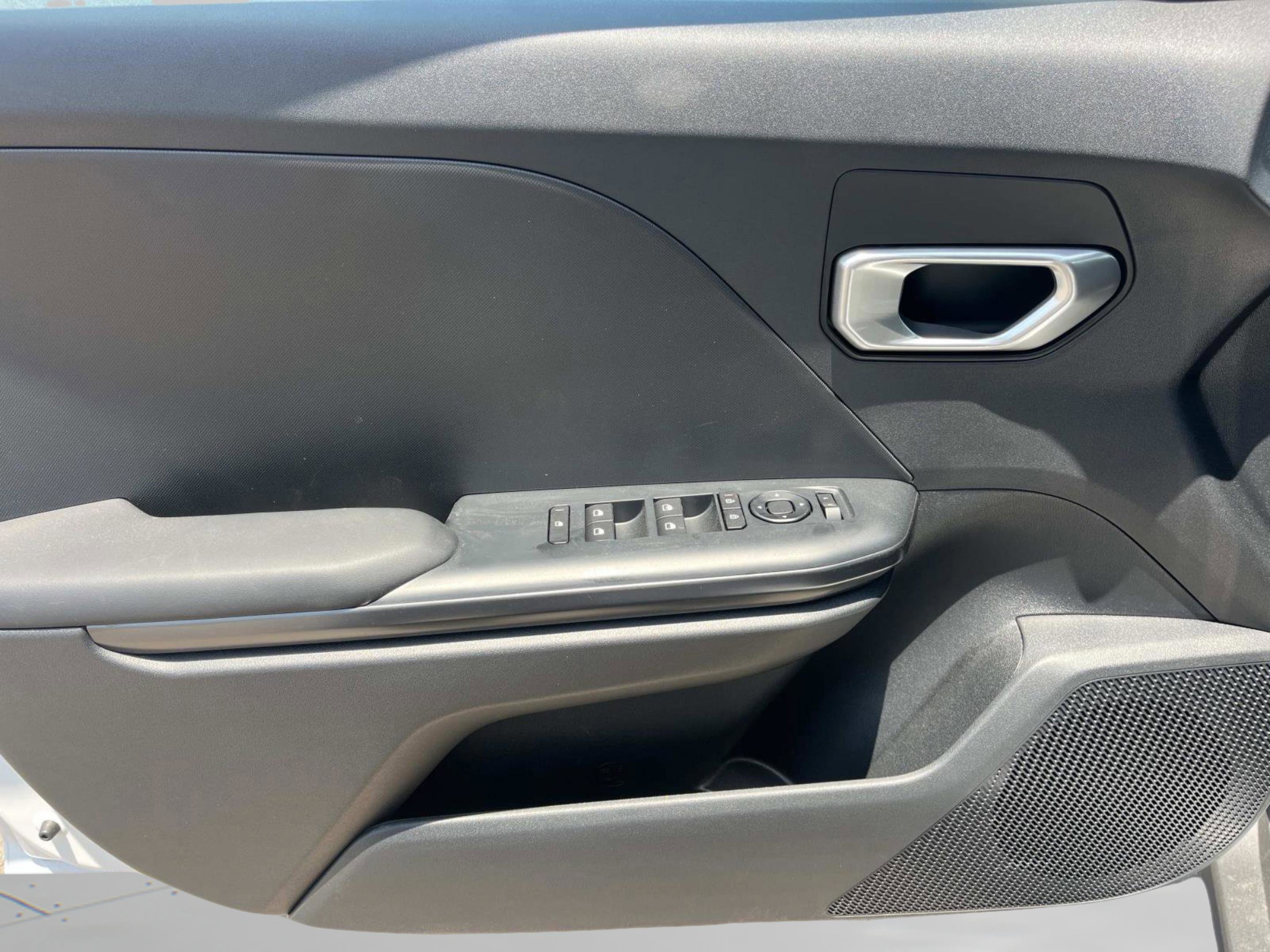 New 2026 Snow White Pearl Kia LX image 18