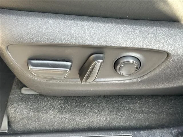 Used 2025 White Toyota Base image 23