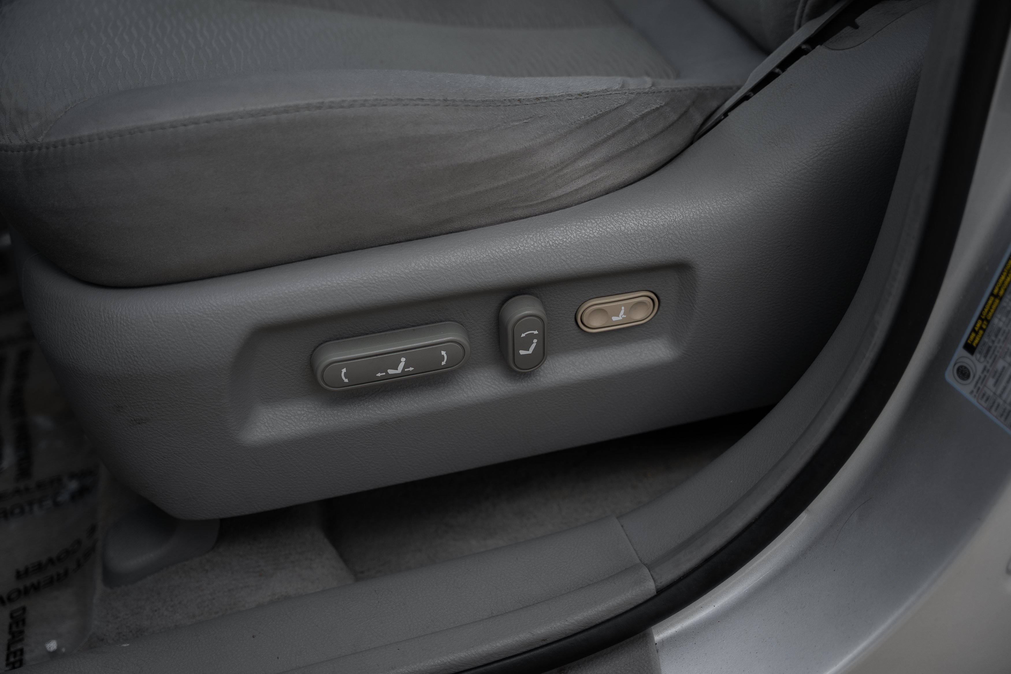 Used 2007 Bright Silver Hyundai SE image 20