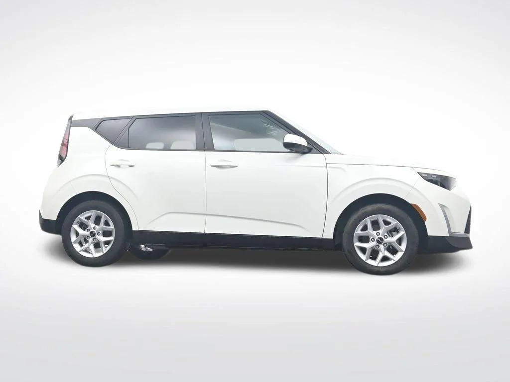 Used 2025 White Kia LX image 33