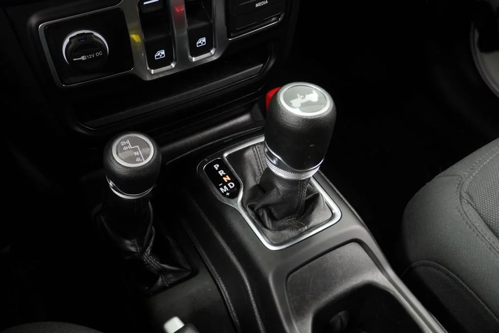 Used 2022 White Jeep Willys image 33