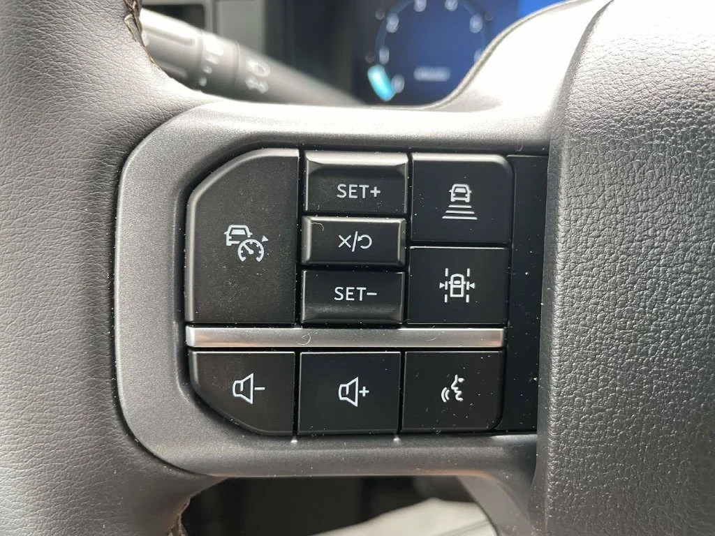 Certified Used 2025 White Ford Lariat image 27