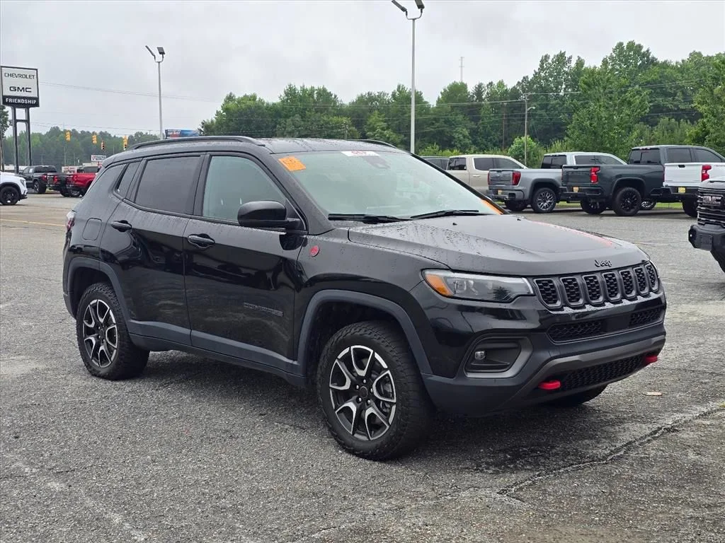Used 2025 Black Jeep Trailhawk image 9