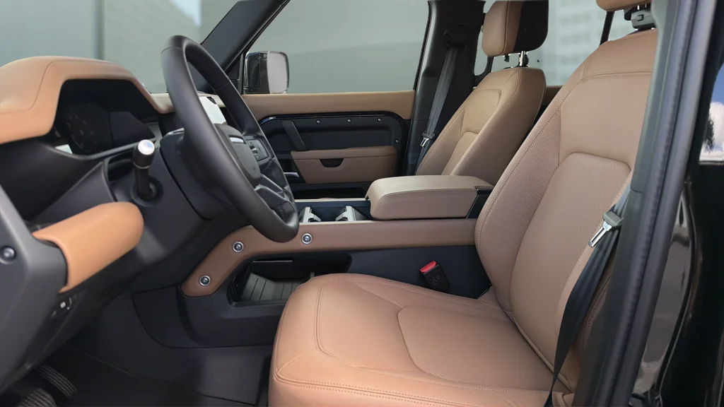 New 2026 Black Land Rover X-Dynamic SE image 17