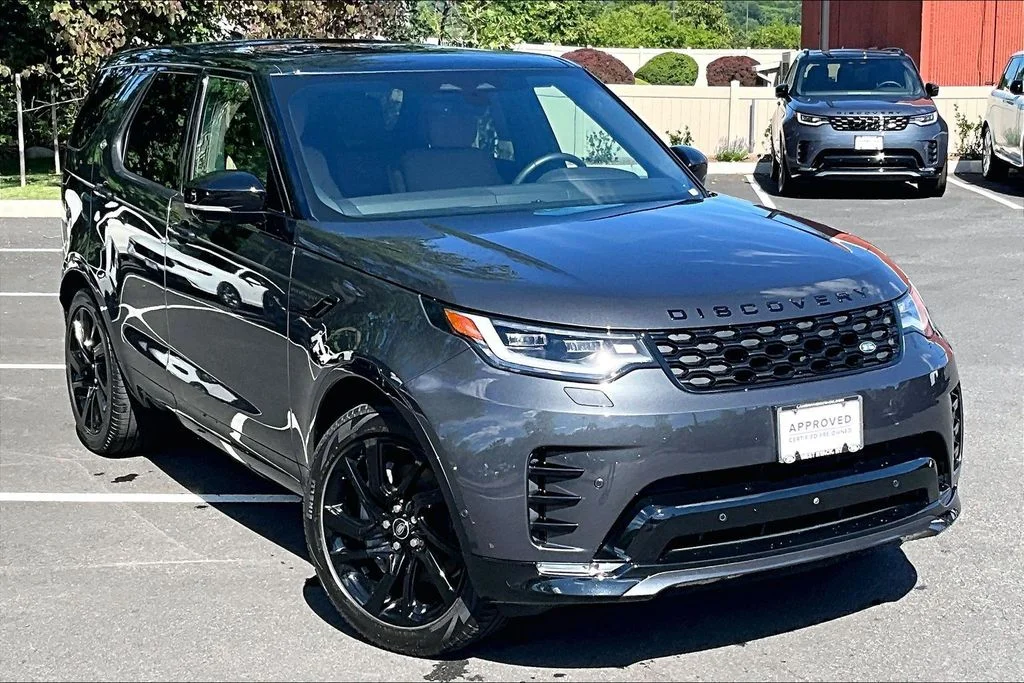 Used 2025 Carpathian Grey Premium Metallic Land Rover Dynamic SE image 11