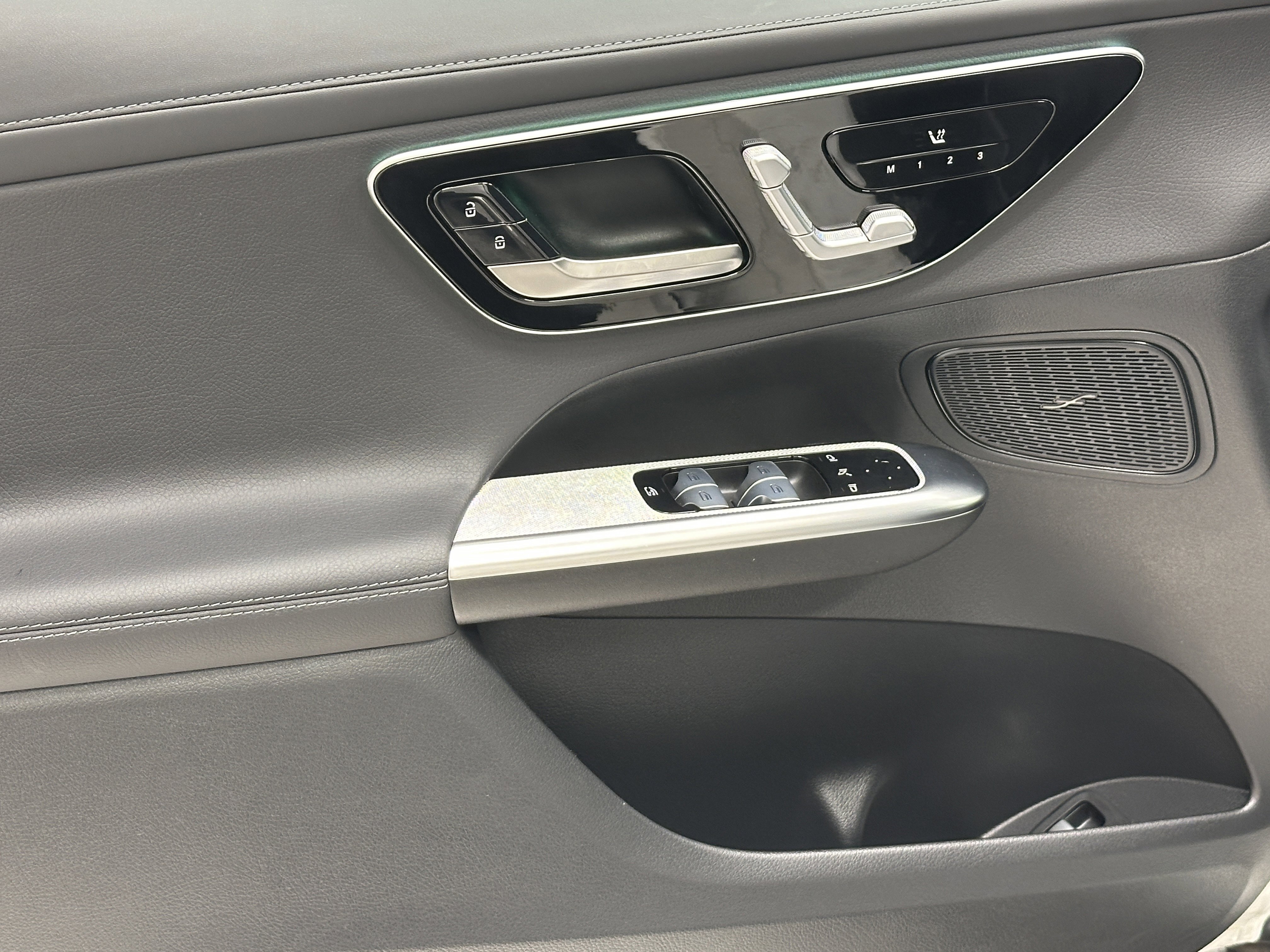 2025 Mercedes-Benz GLC Base - Photo 10