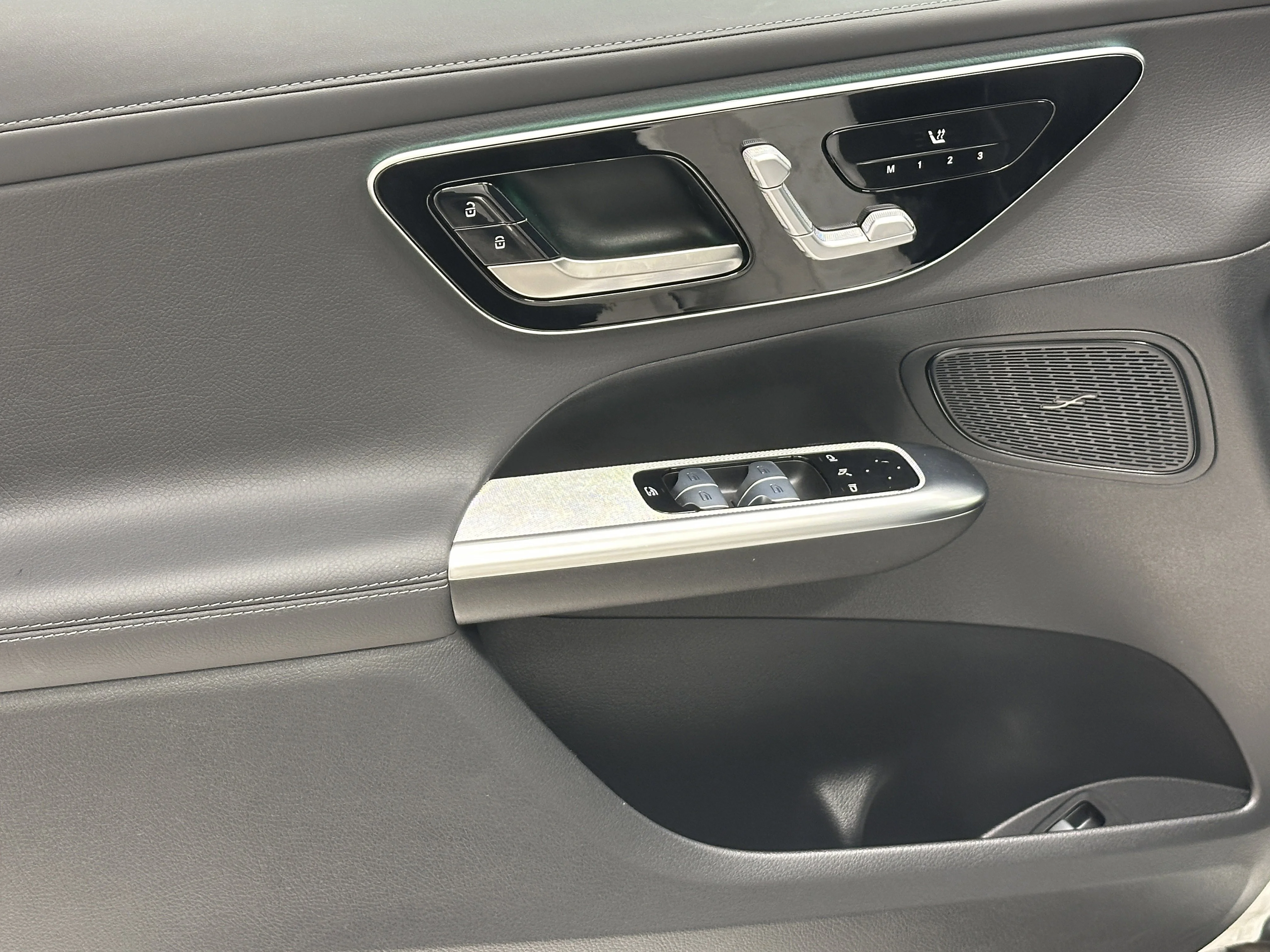 2025 Mercedes-Benz GLC Base - Photo 10
