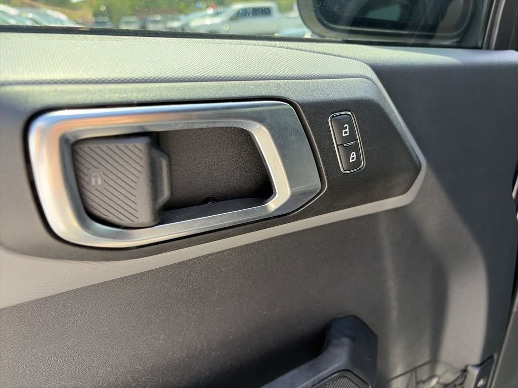 Used 2021 Blue Ford Base image 19
