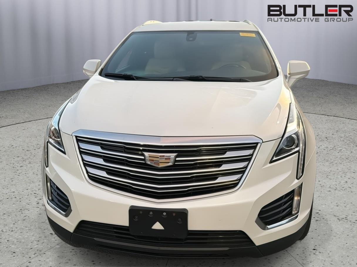 Used 2019 Crystal White Tricoat Cadillac FWD image 4