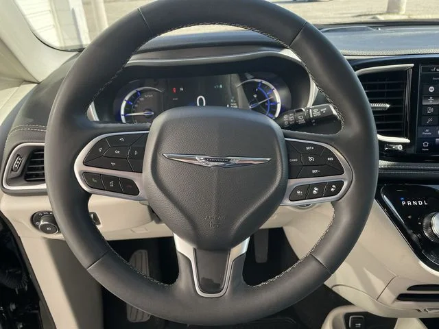 Used 2024 Black Chrysler Select image 14