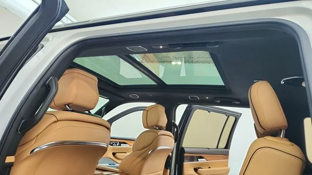 Used 2022 White Jeep Series III image 19