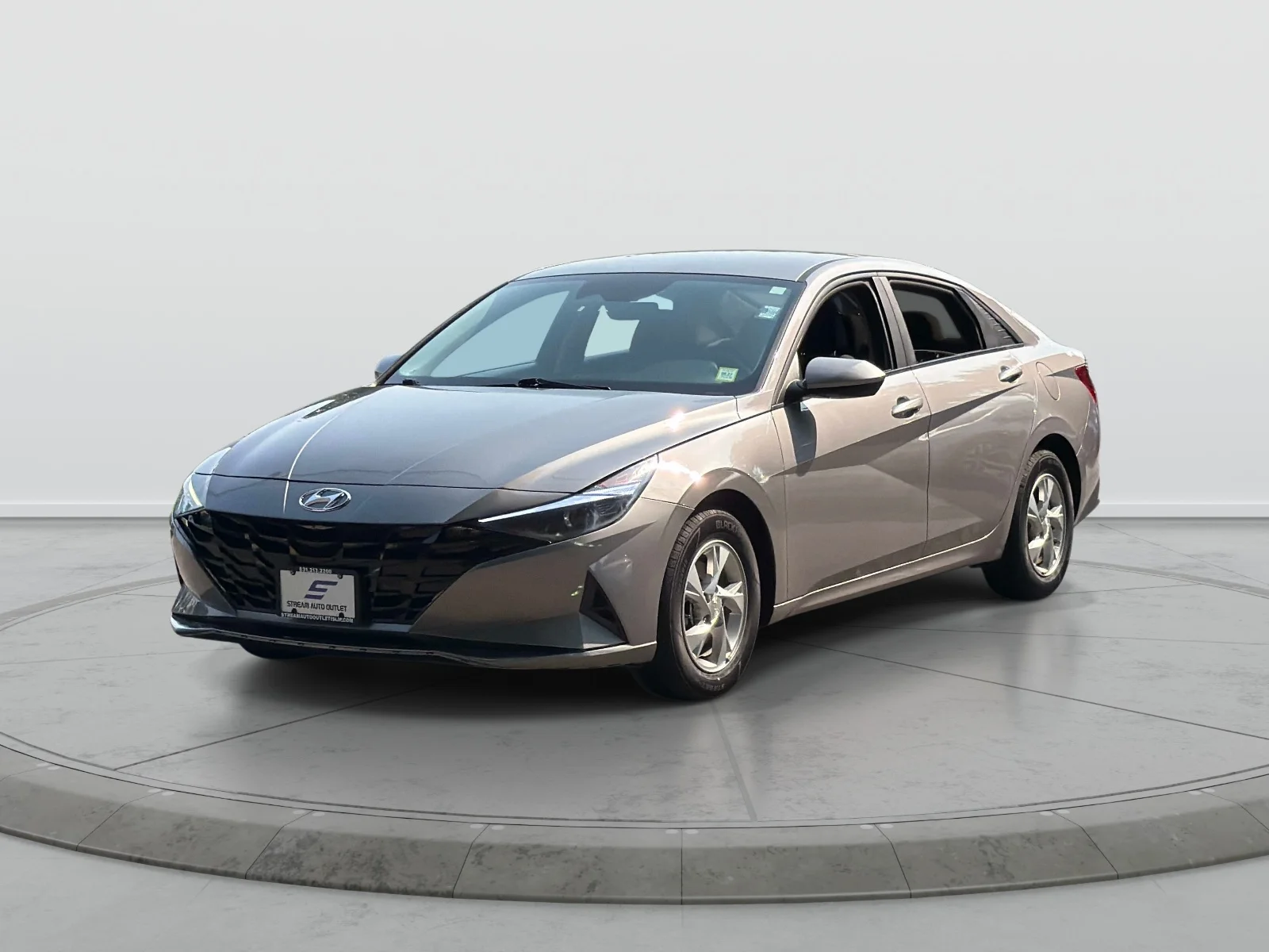 Used 2023 Silver Hyundai SE image 3